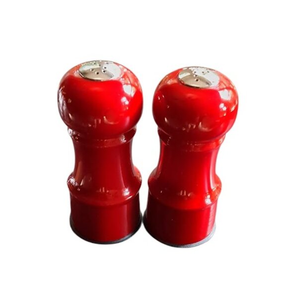 This set of shiny red salt and pepper shakers features a novelty shape with soli - Picture 5 of 5